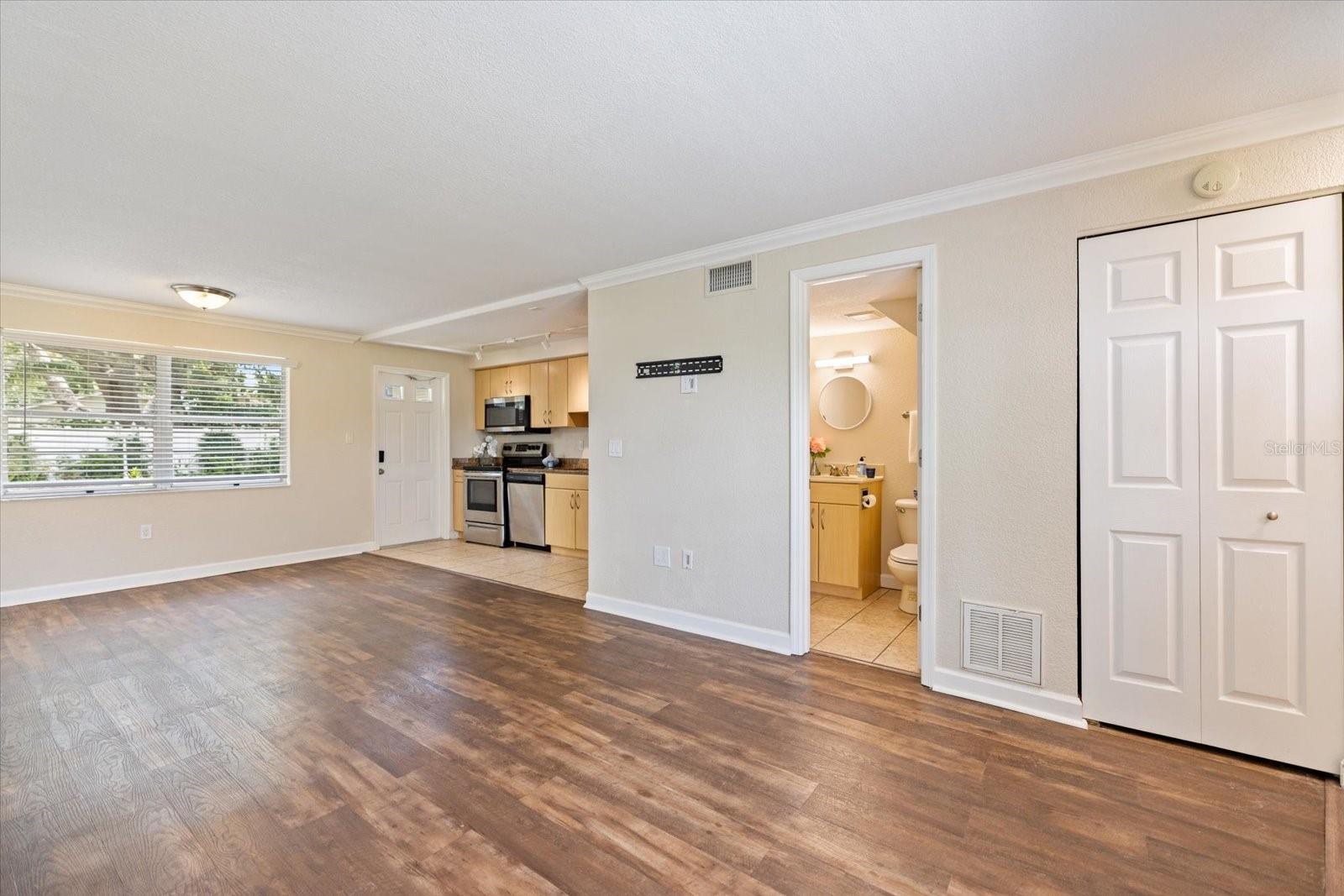 Image 5 of 26 For 960 Highland Street B2