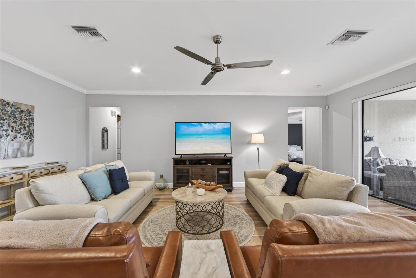 Image 17 of 96 For 16915 Loudon Place