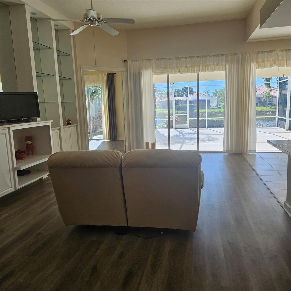 Image 5 of 39 For 13415 Coluccio Street