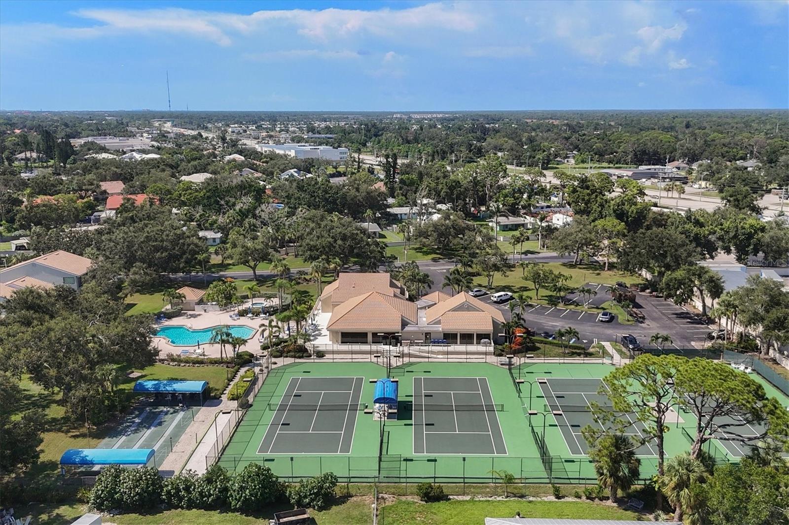 Image 28 of 59 For 139 Inlets Boulevard 139