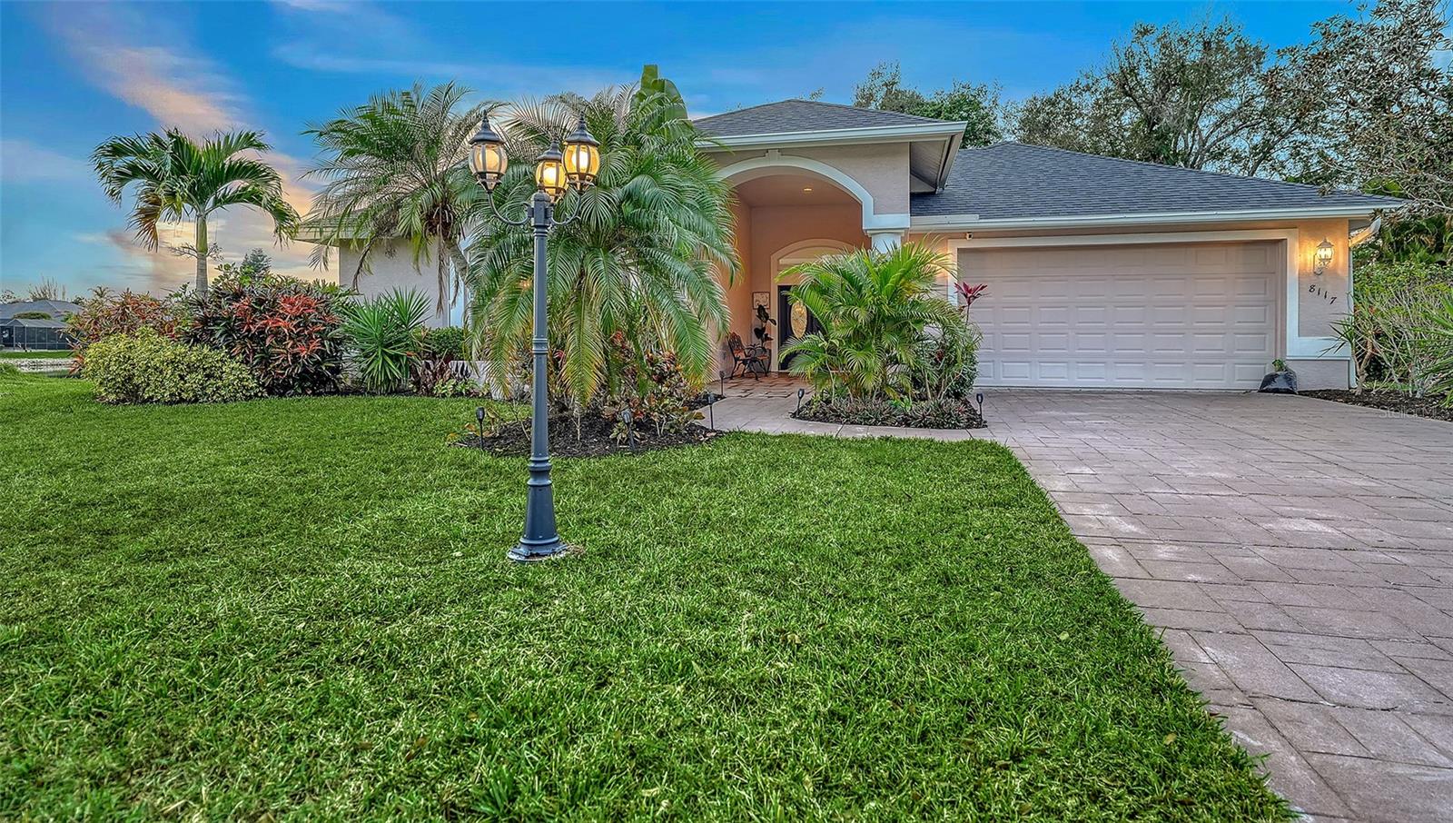 Image 7 of 100 For 8117 Misty Oaks Boulevard