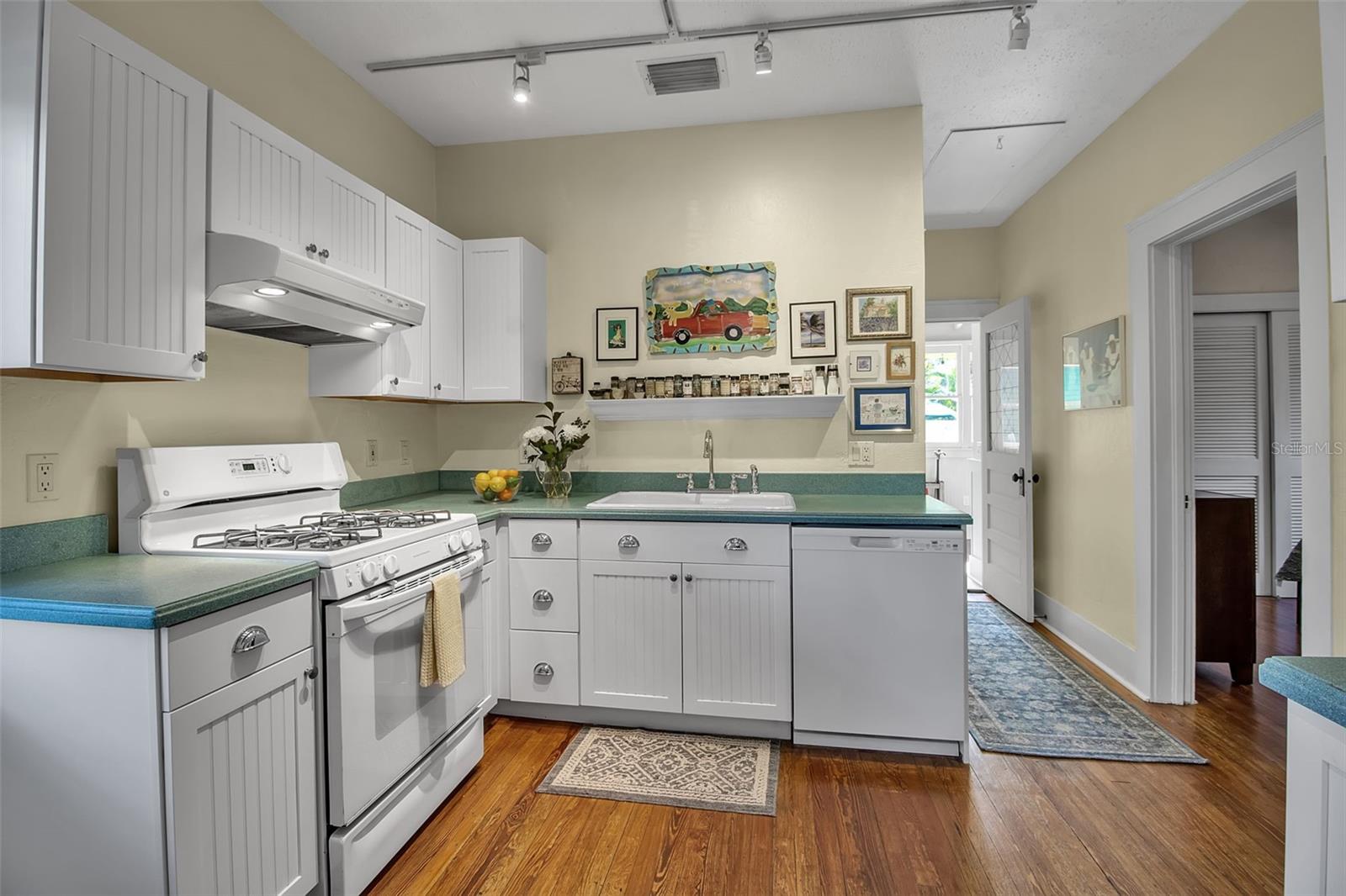 Image 16 of 53 For 1628 7th Street