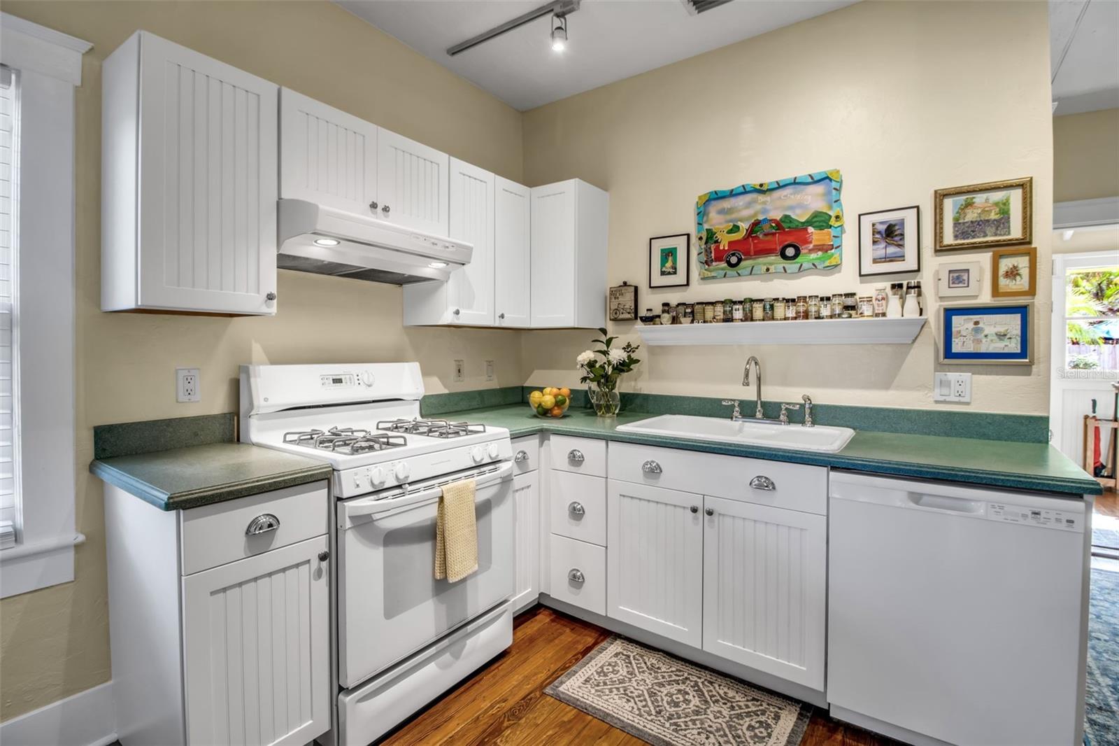 Image 17 of 53 For 1628 7th Street