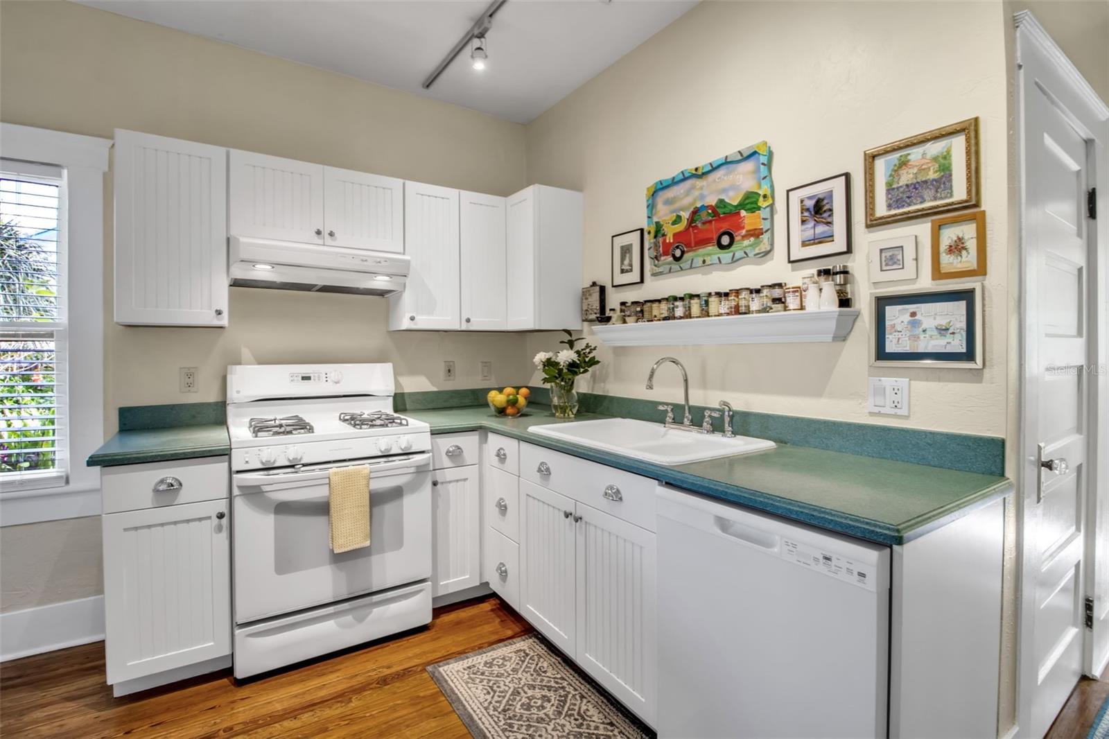 Image 21 of 53 For 1628 7th Street