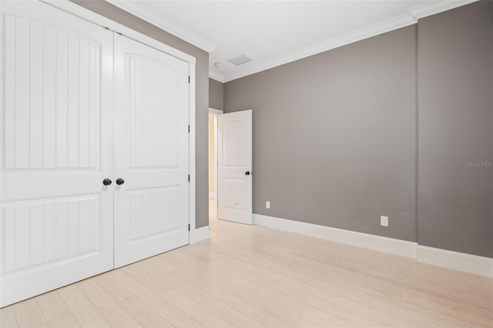 Image 11 of 36 For 2405 Valentine Street