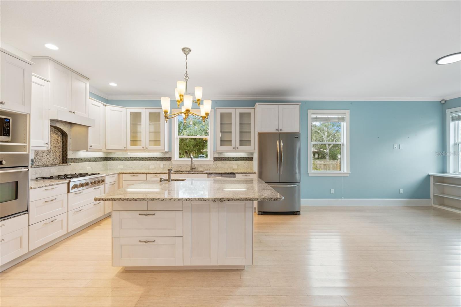 Image 14 of 36 For 2405 Valentine Street