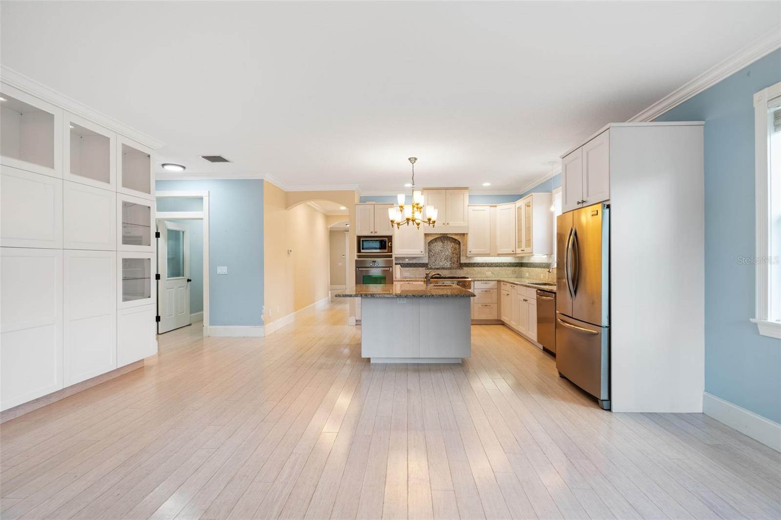 Image 16 of 36 For 2405 Valentine Street