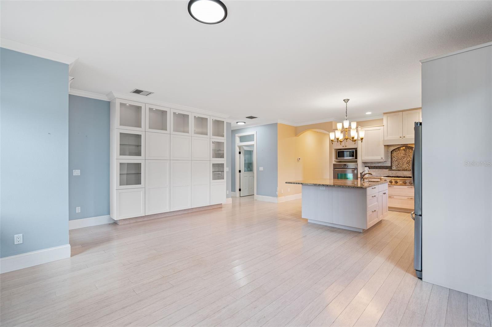 Image 17 of 36 For 2405 Valentine Street