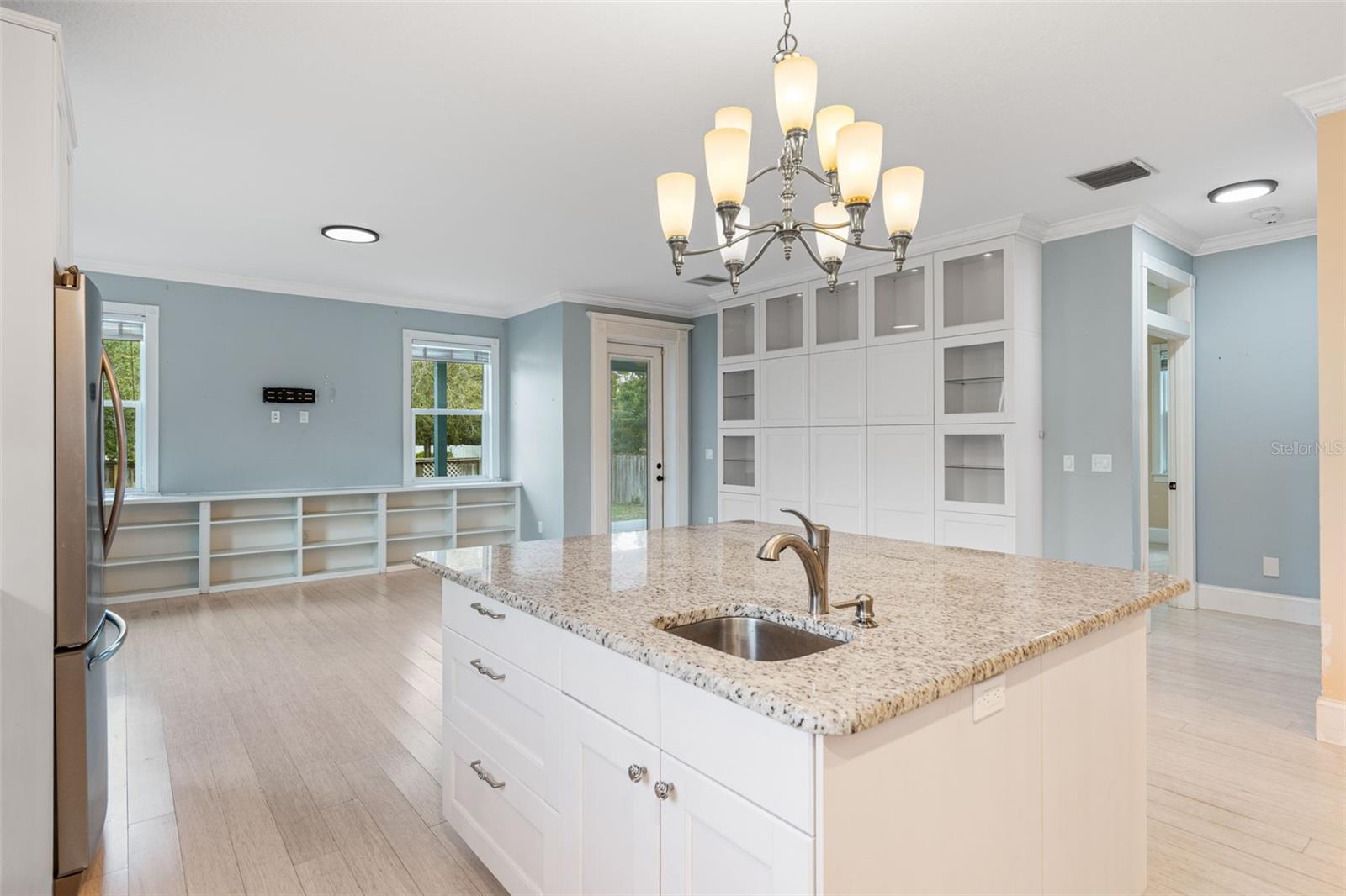 Image 19 of 36 For 2405 Valentine Street