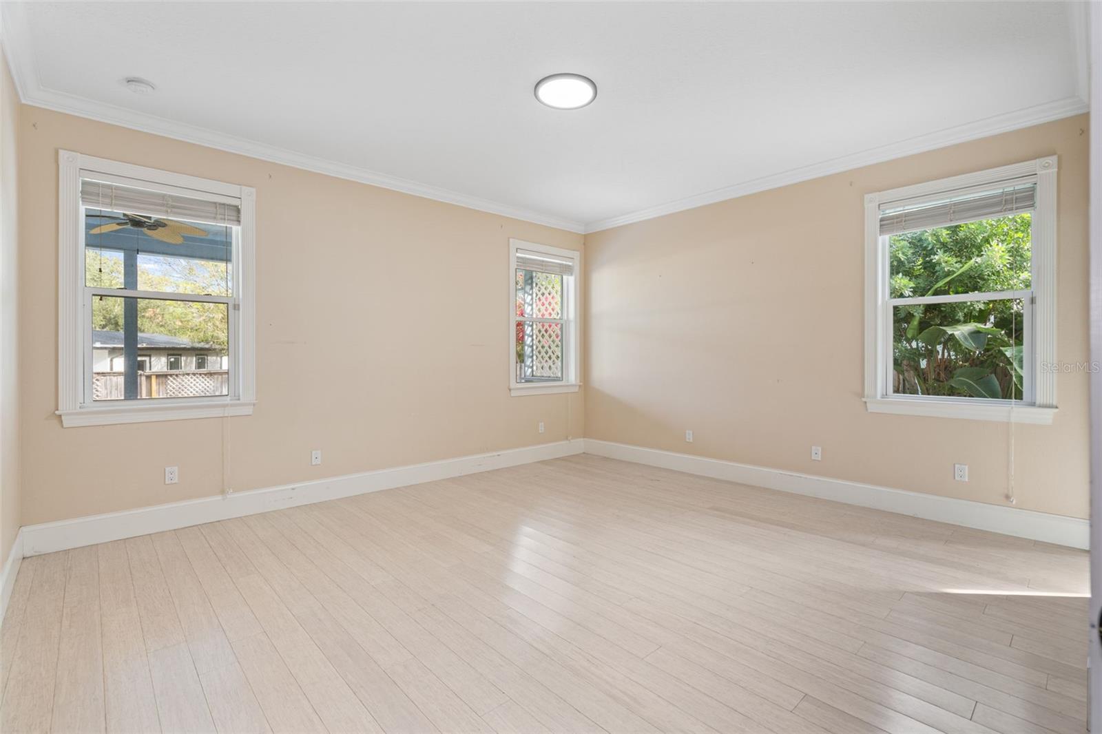 Image 22 of 36 For 2405 Valentine Street