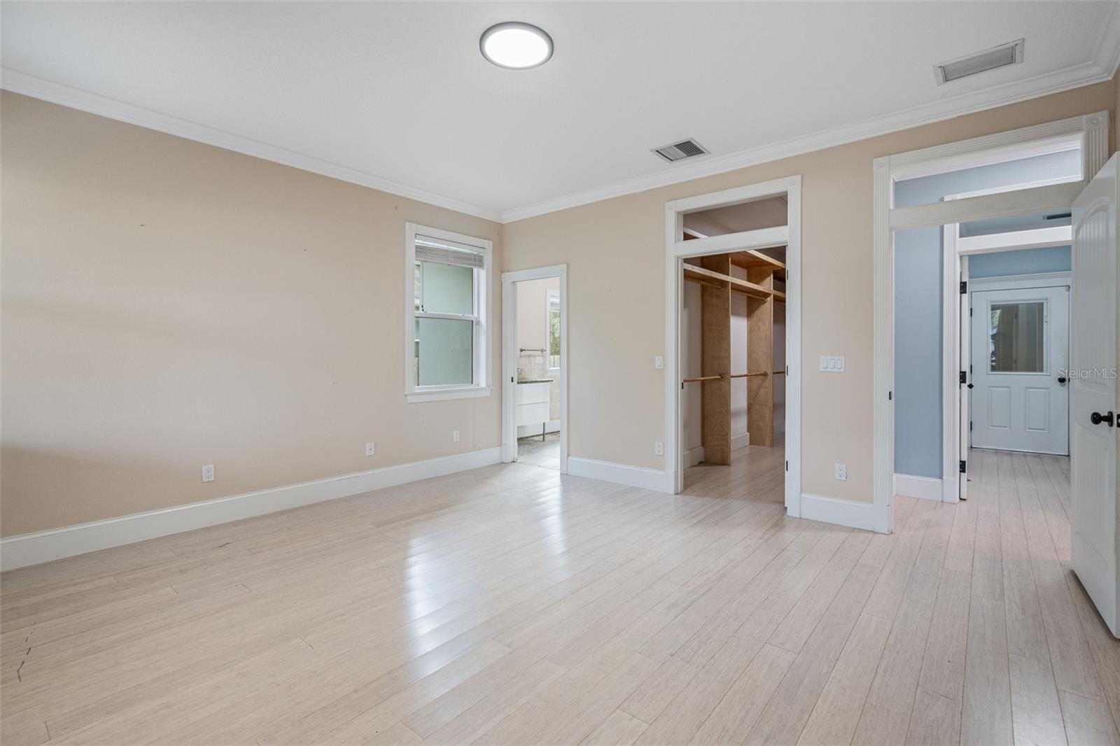 Image 23 of 36 For 2405 Valentine Street