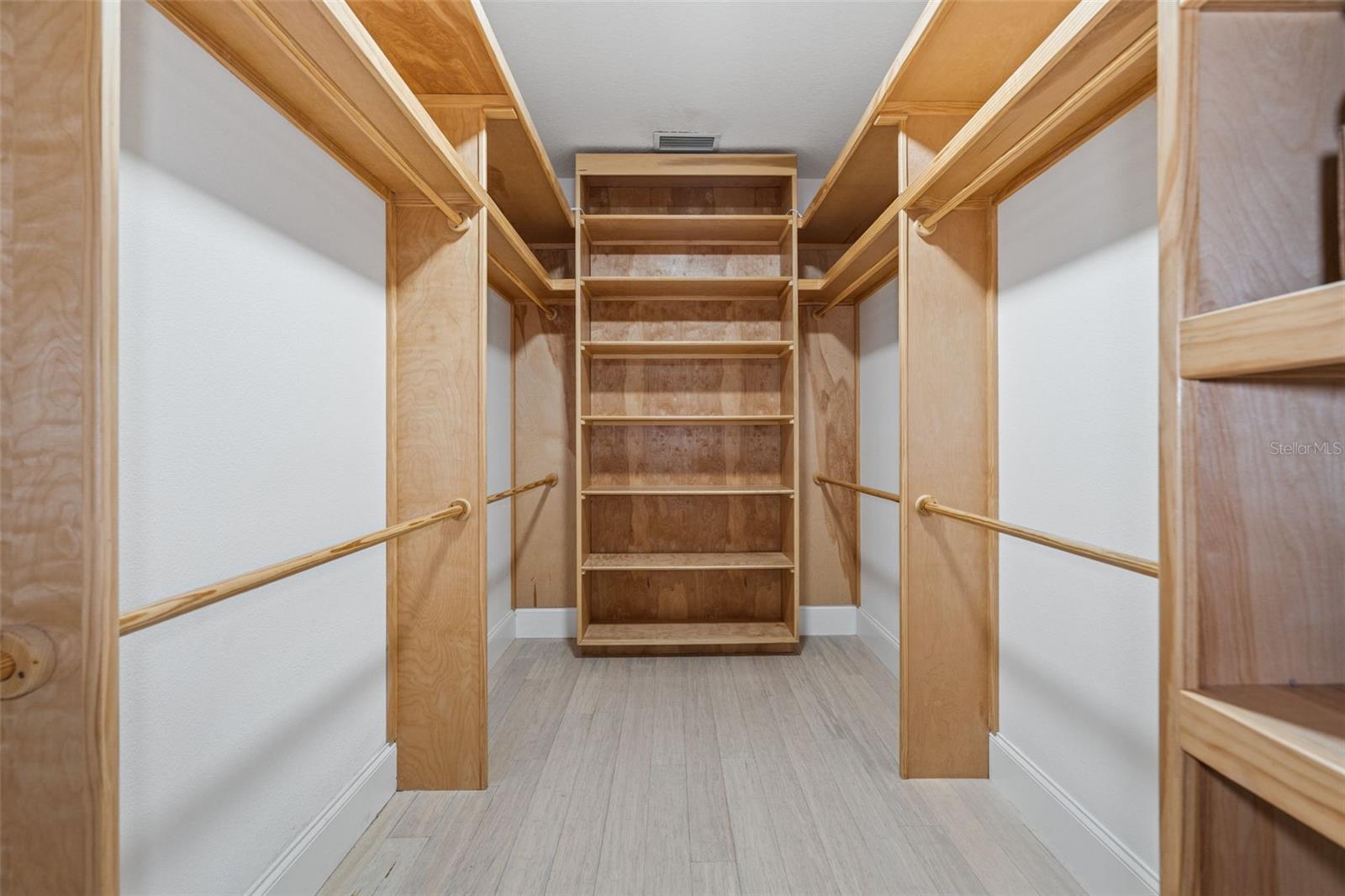 Image 24 of 36 For 2405 Valentine Street