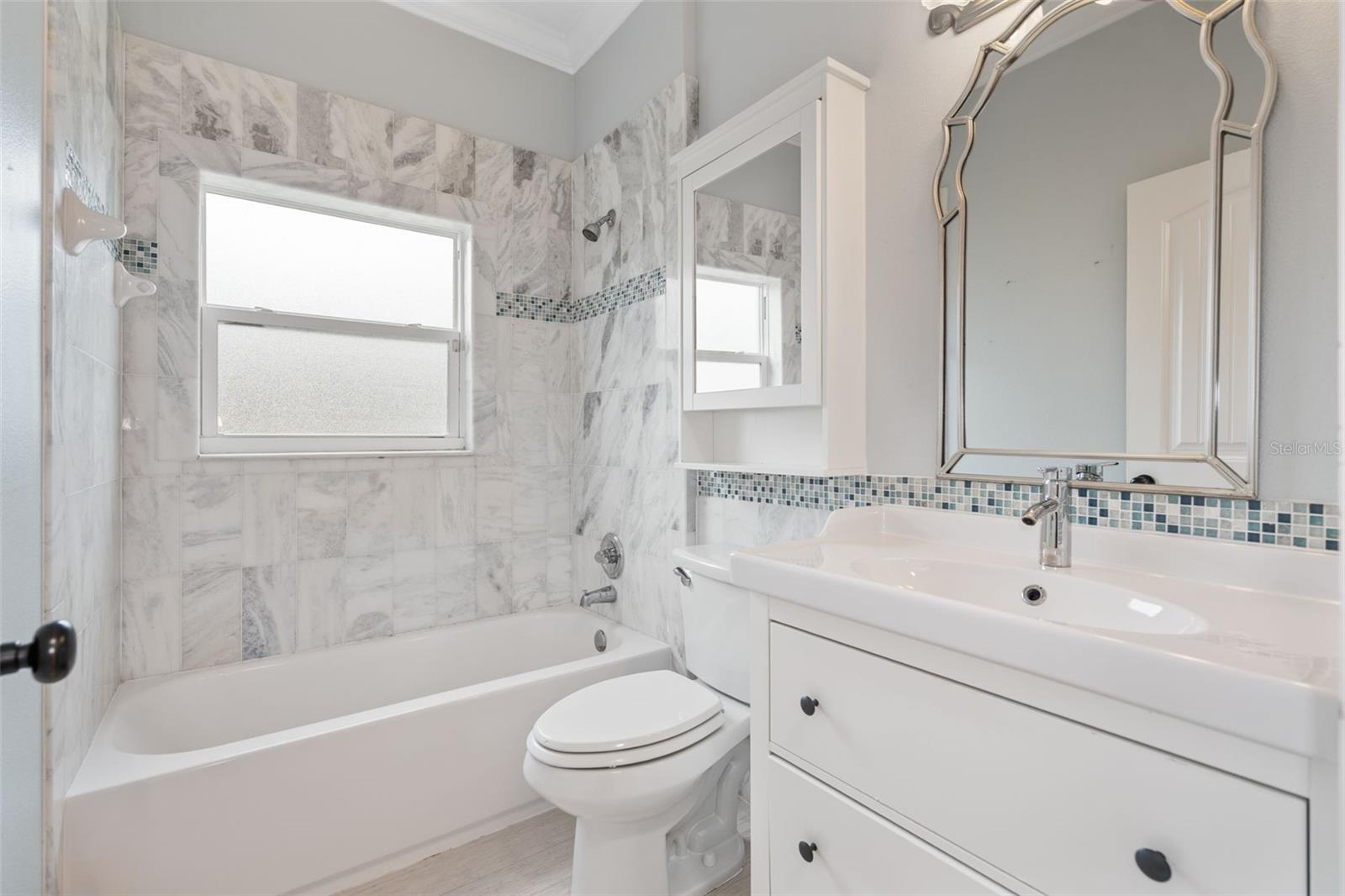 Image 9 of 36 For 2405 Valentine Street