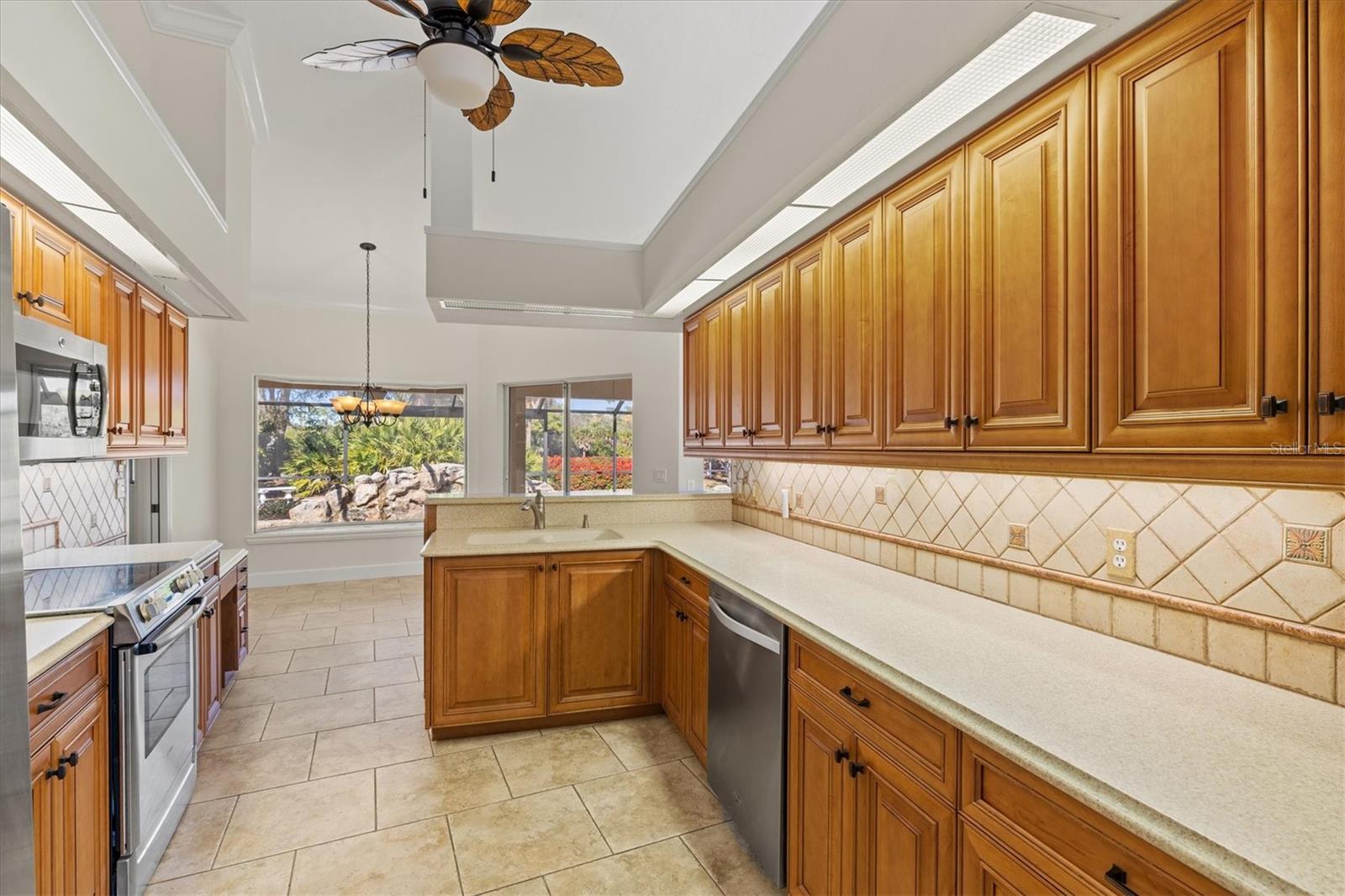 Image 11 of 80 For 1983 White Feather Lane