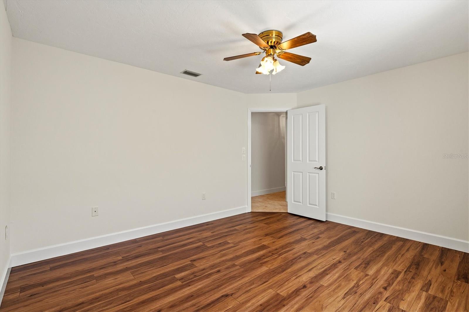 Image 33 of 80 For 1983 White Feather Lane