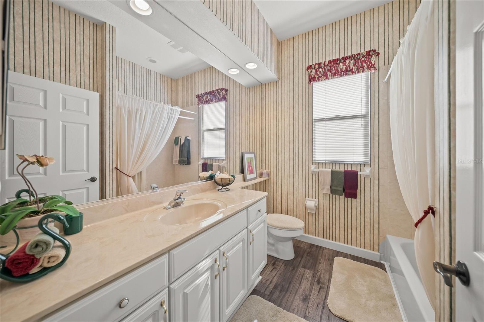 Image 32 of 68 For 8489 Eagle Preserve Way