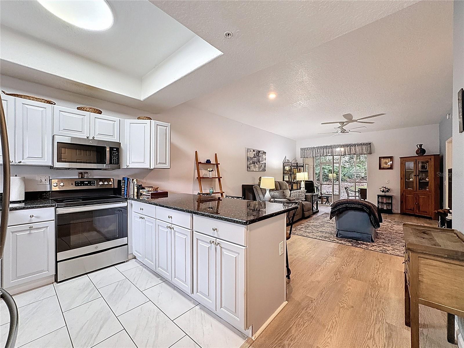 Image 6 of 30 For 8315 Glenrose Way 1414