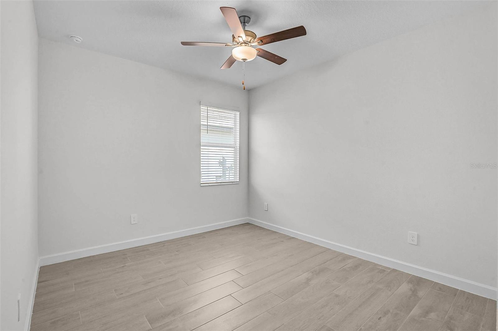 Image 16 of 27 For 11923 Lilac Pearl Lane