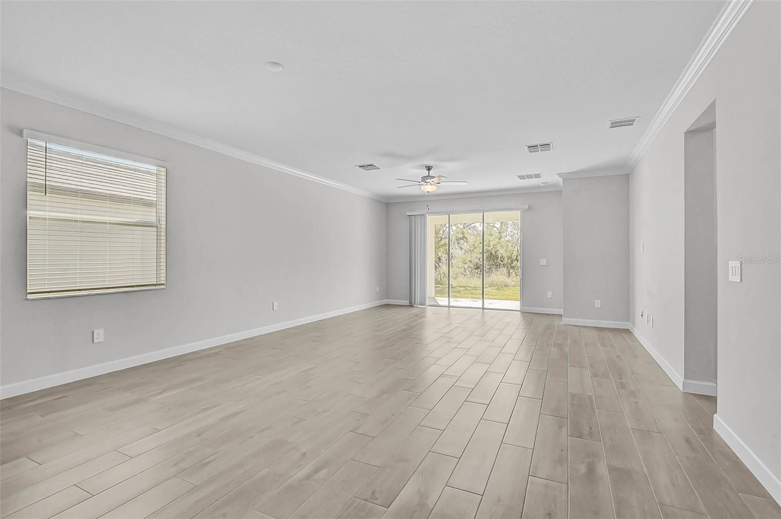 Image 7 of 27 For 11923 Lilac Pearl Lane