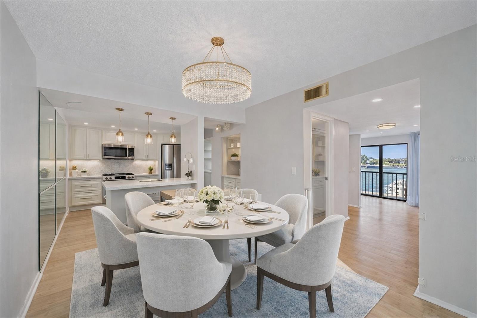 Image 18 of 75 For 6157 Midnight Pass Road B12