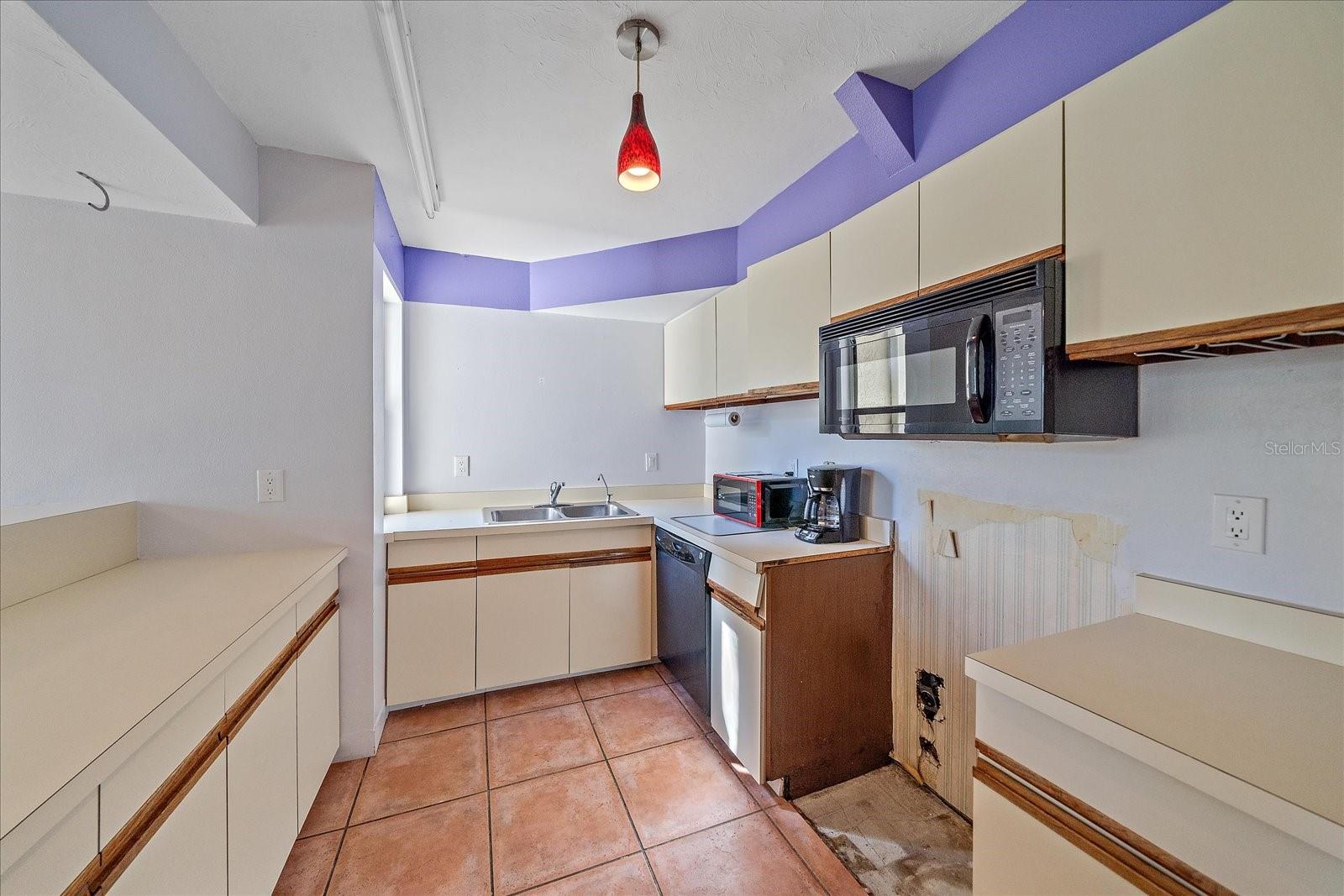 Image 22 of 75 For 6157 Midnight Pass Road B12