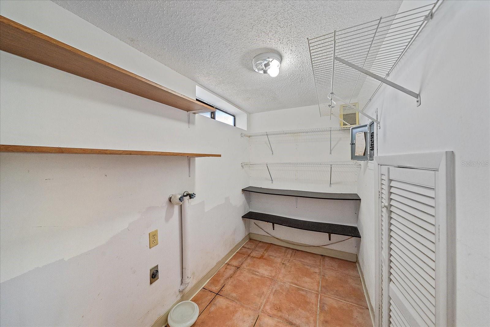 Image 24 of 75 For 6157 Midnight Pass Road B12