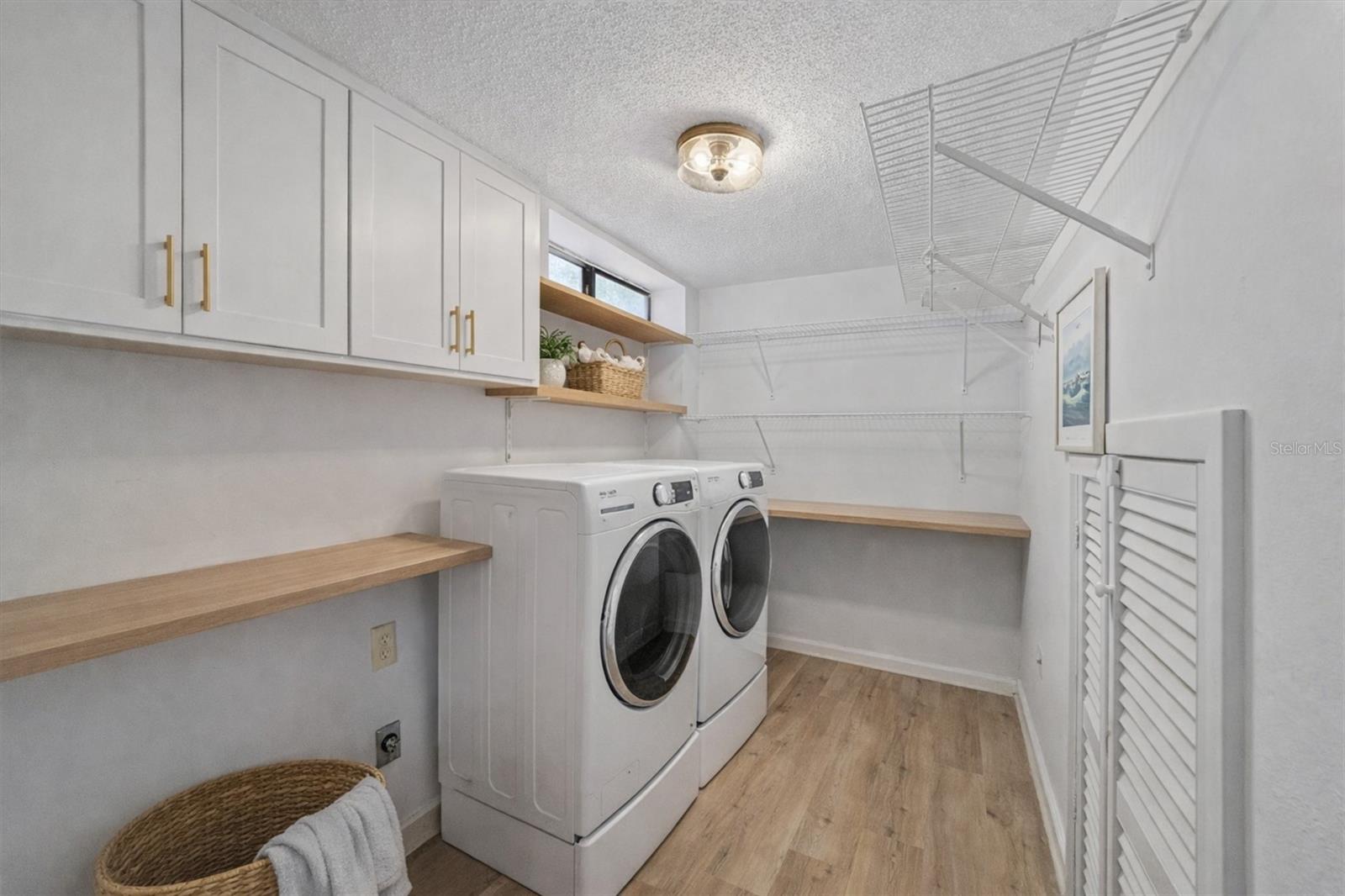 Image 25 of 75 For 6157 Midnight Pass Road B12