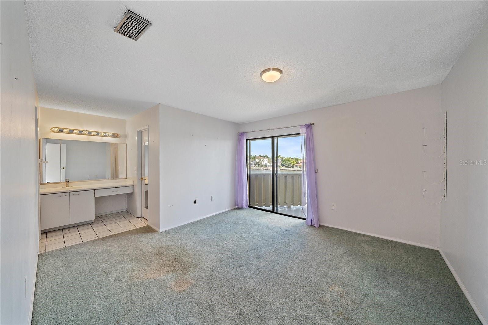 Image 29 of 75 For 6157 Midnight Pass Road B12