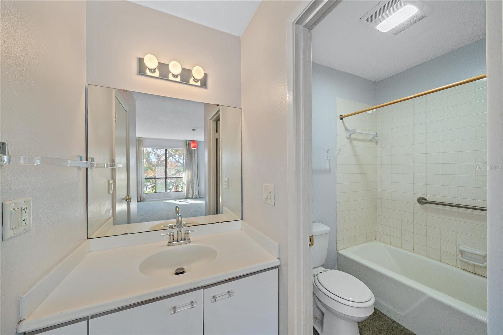 Image 44 of 75 For 6157 Midnight Pass Road B12