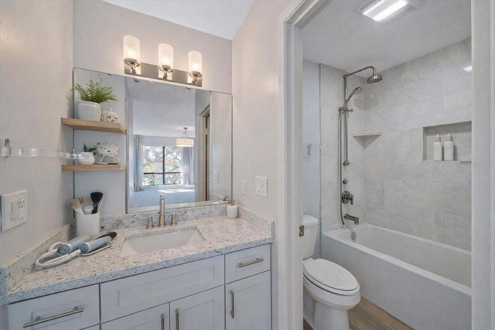 Image 45 of 75 For 6157 Midnight Pass Road B12