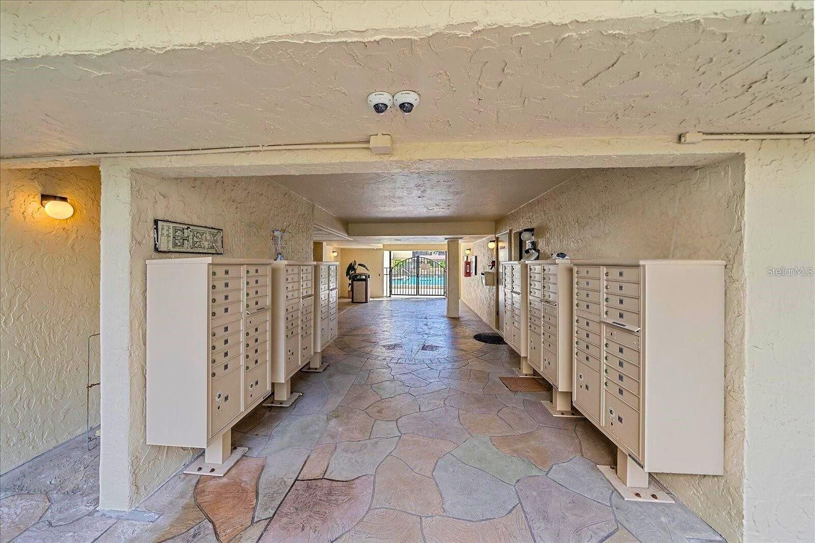 Image 59 of 75 For 6157 Midnight Pass Road B12