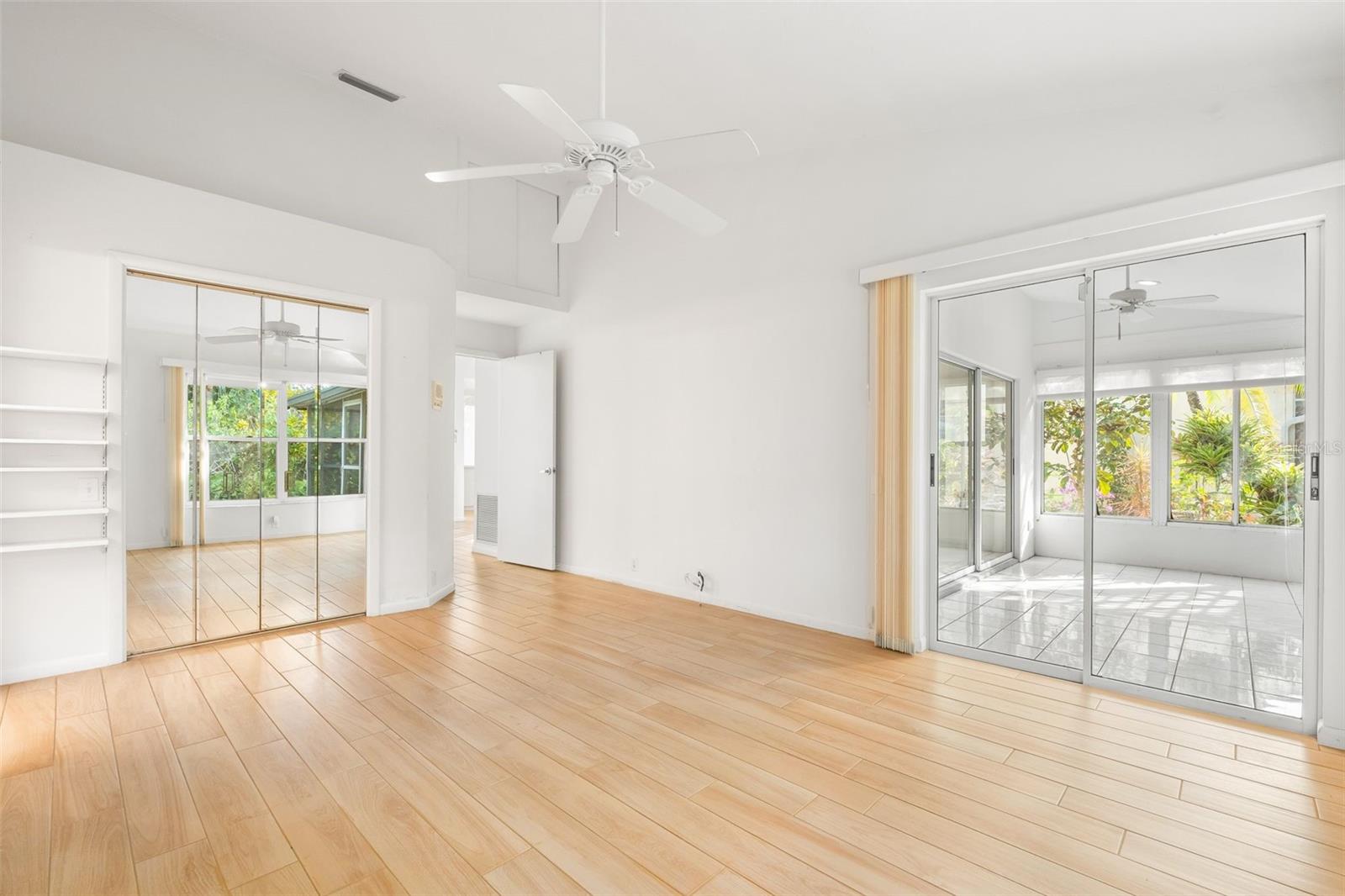 Image 13 of 33 For 4958 Clubview Court E