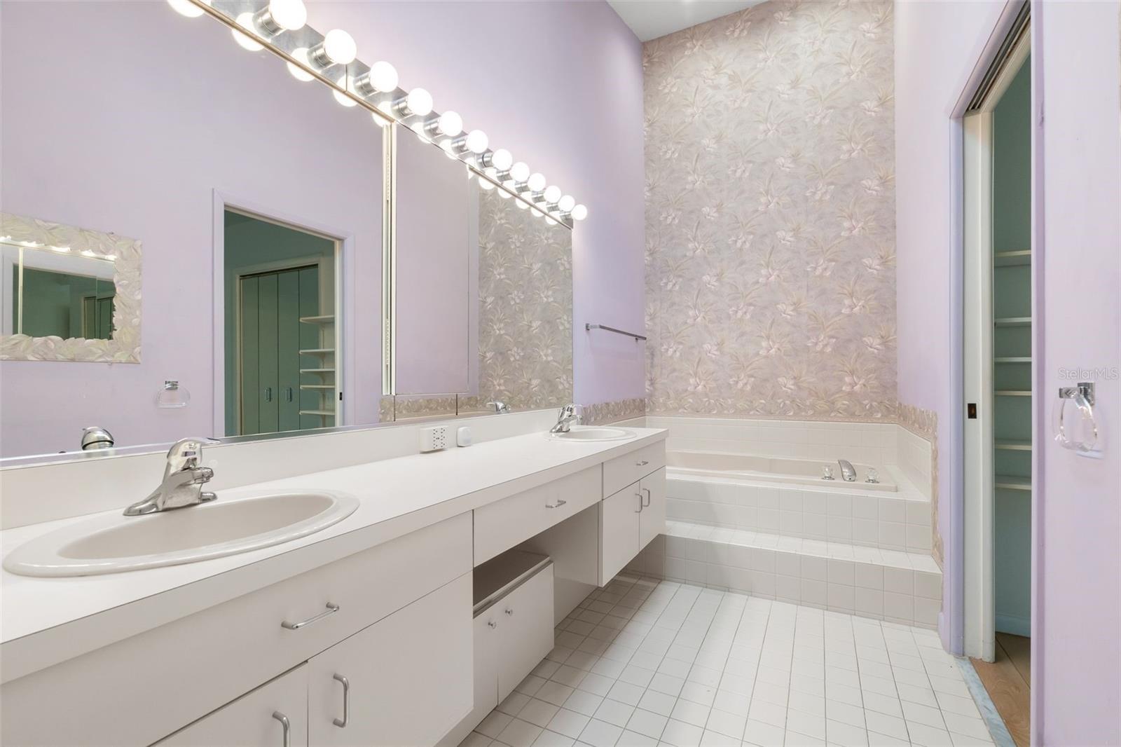 Image 14 of 33 For 4958 Clubview Court E