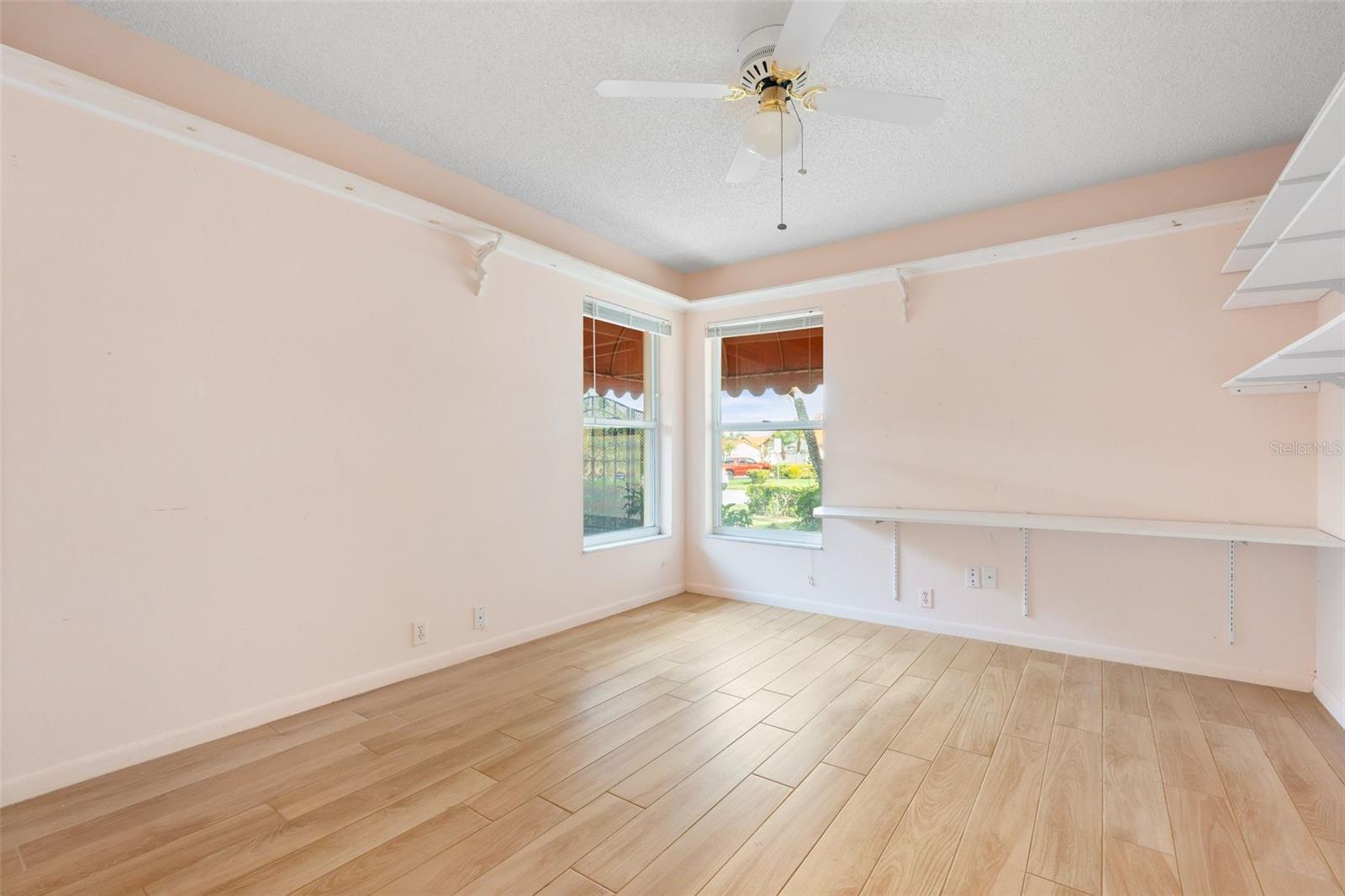 Image 16 of 33 For 4958 Clubview Court E