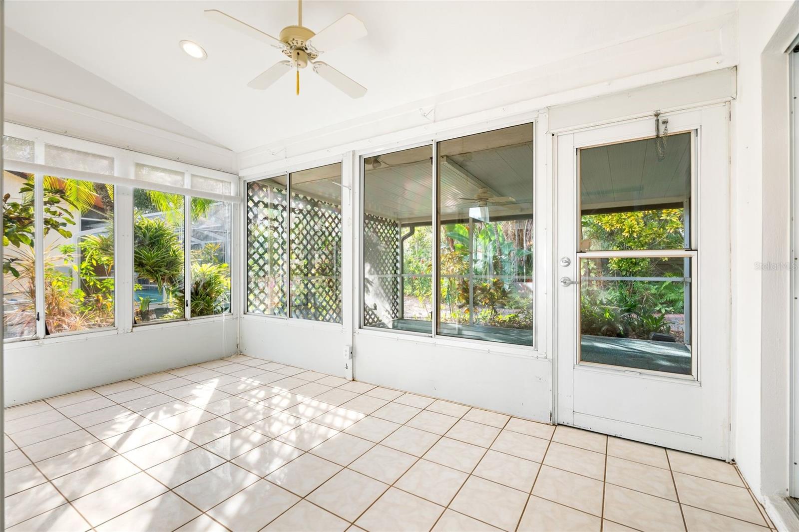 Image 21 of 33 For 4958 Clubview Court E