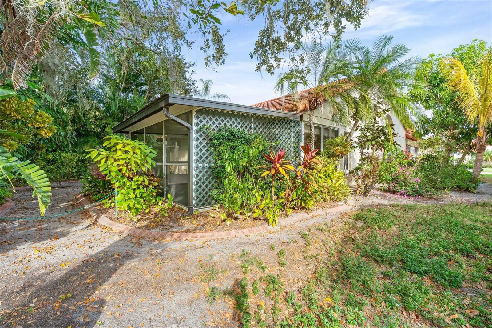 Image 25 of 33 For 4958 Clubview Court E