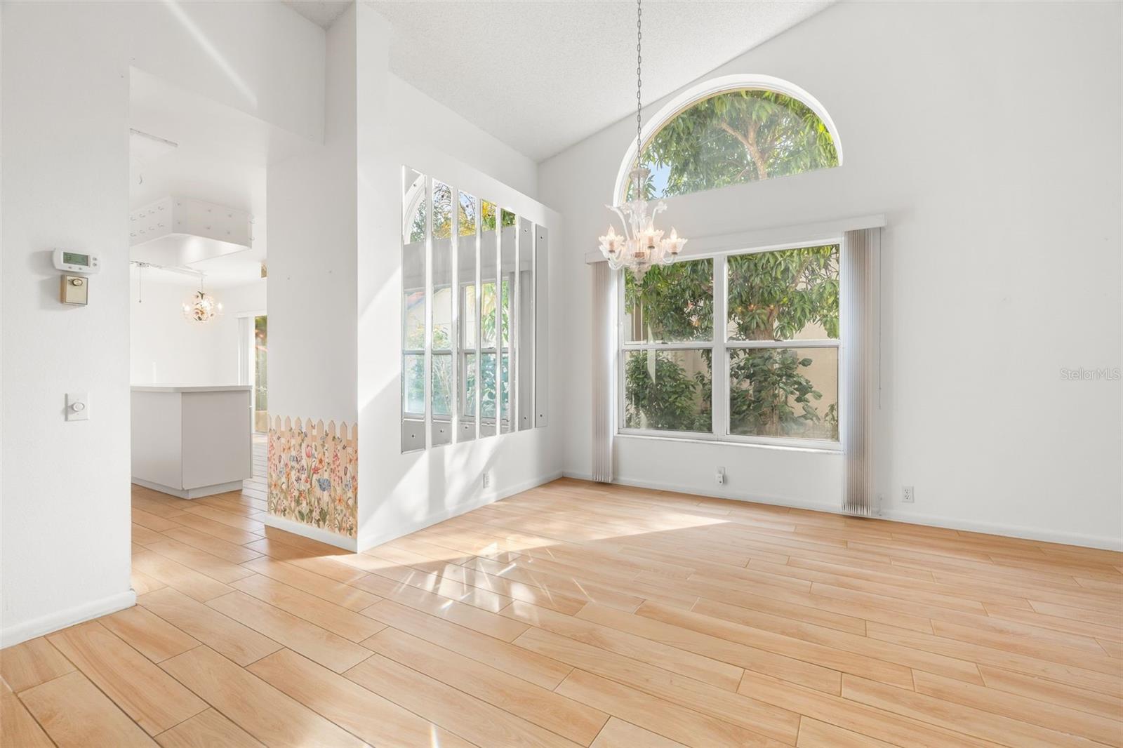 Image 4 of 33 For 4958 Clubview Court E