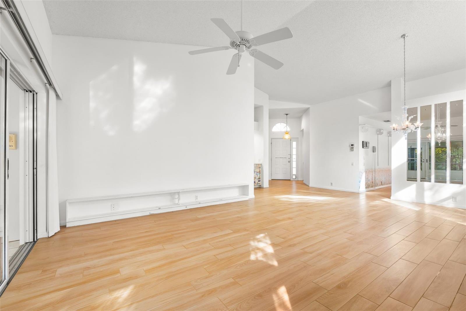 Image 5 of 33 For 4958 Clubview Court E