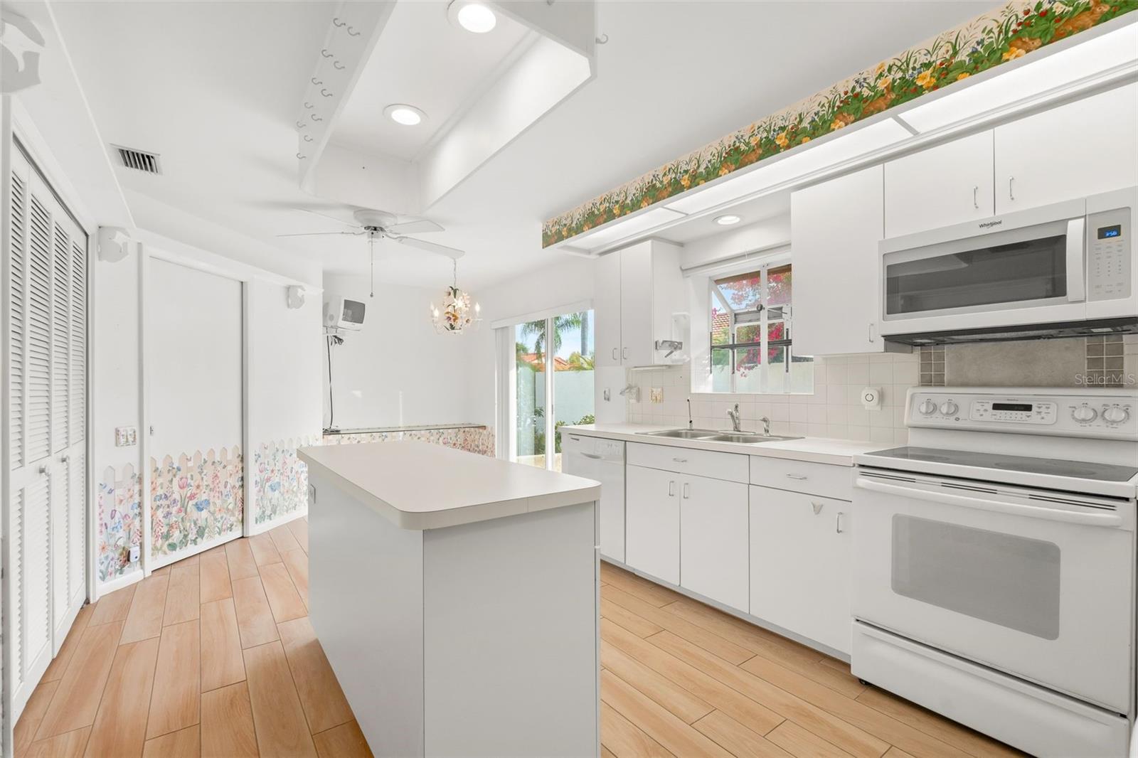 Image 8 of 33 For 4958 Clubview Court E