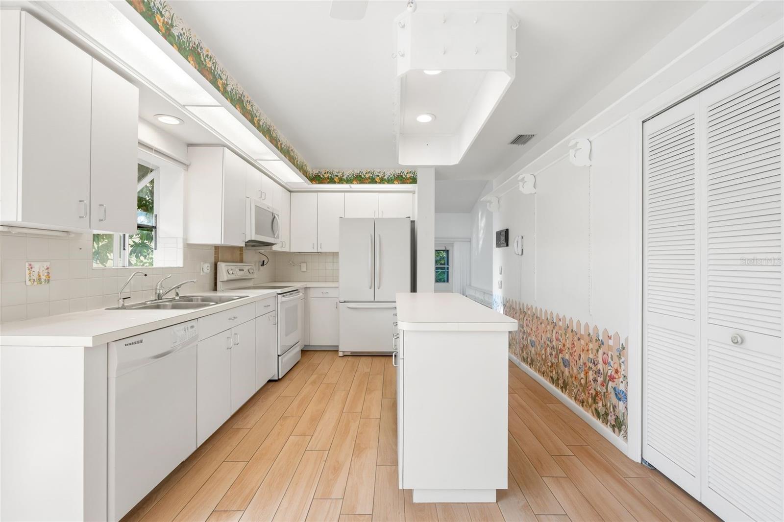 Image 9 of 33 For 4958 Clubview Court E