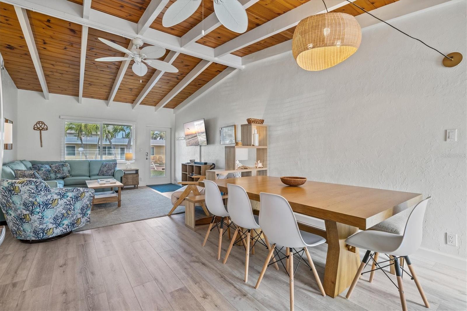 Image 13 of 66 For 6006 Midnight Pass Road 44