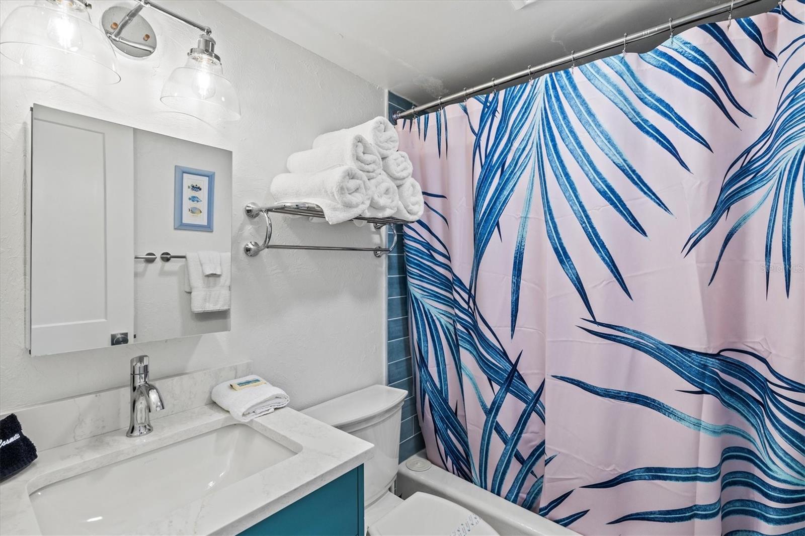 Image 24 of 66 For 6006 Midnight Pass Road 44