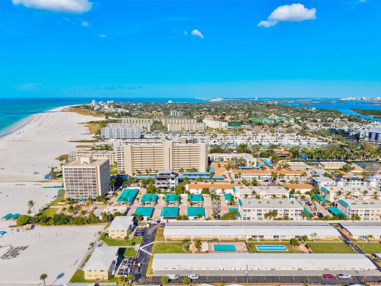 Image 37 of 66 For 6006 Midnight Pass Road 44