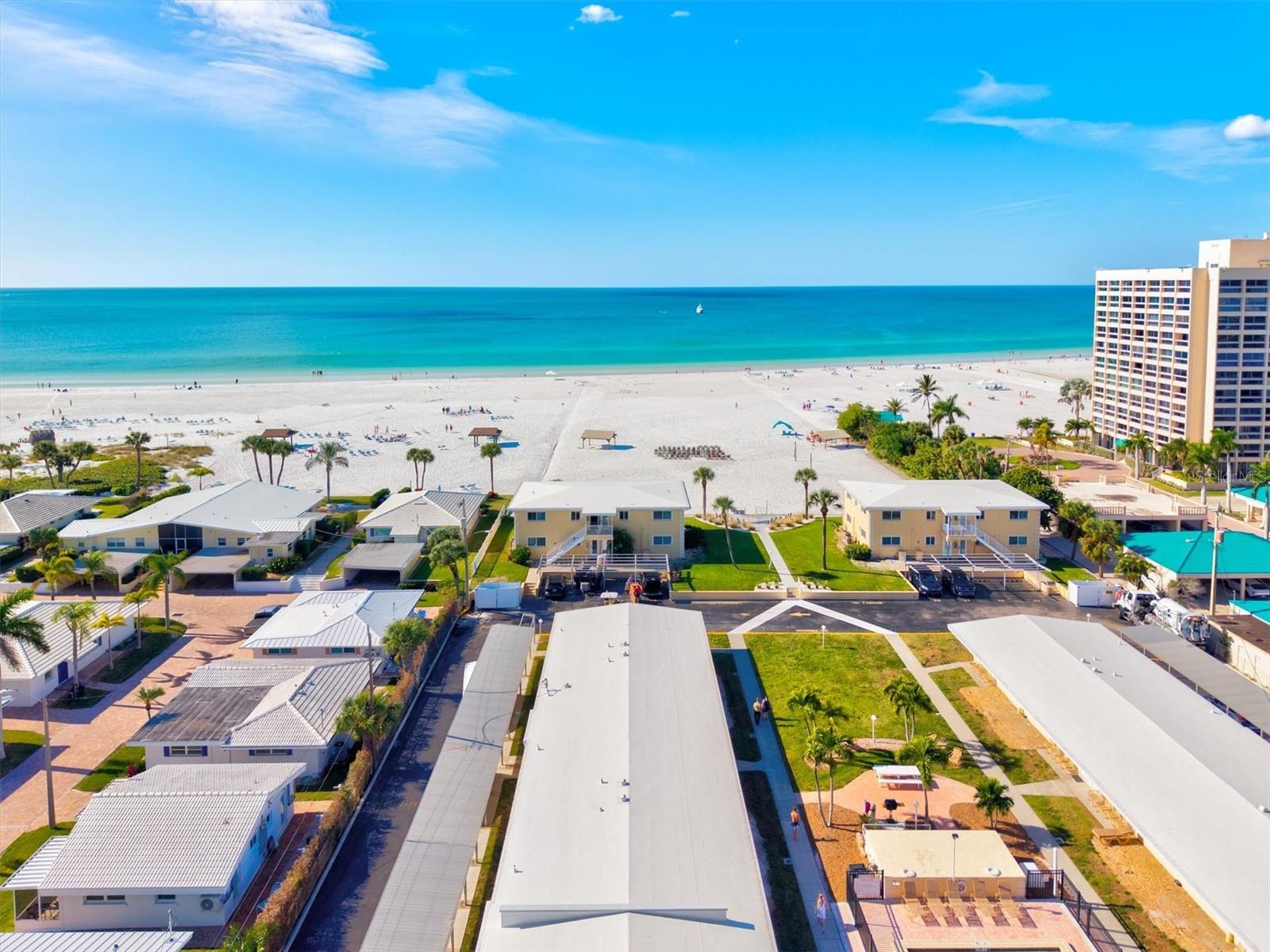 Image 39 of 66 For 6006 Midnight Pass Road 44