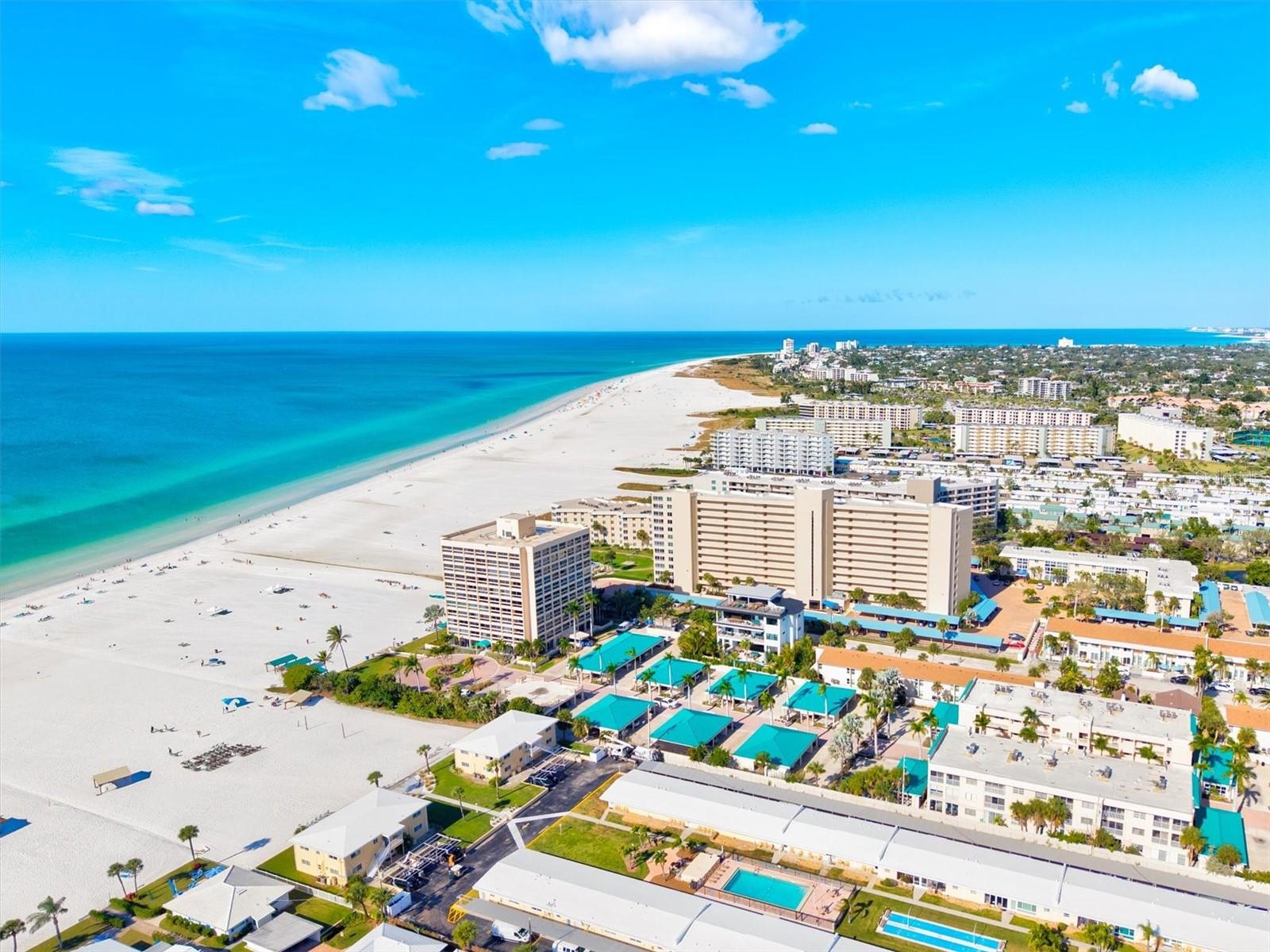 Image 41 of 66 For 6006 Midnight Pass Road 44