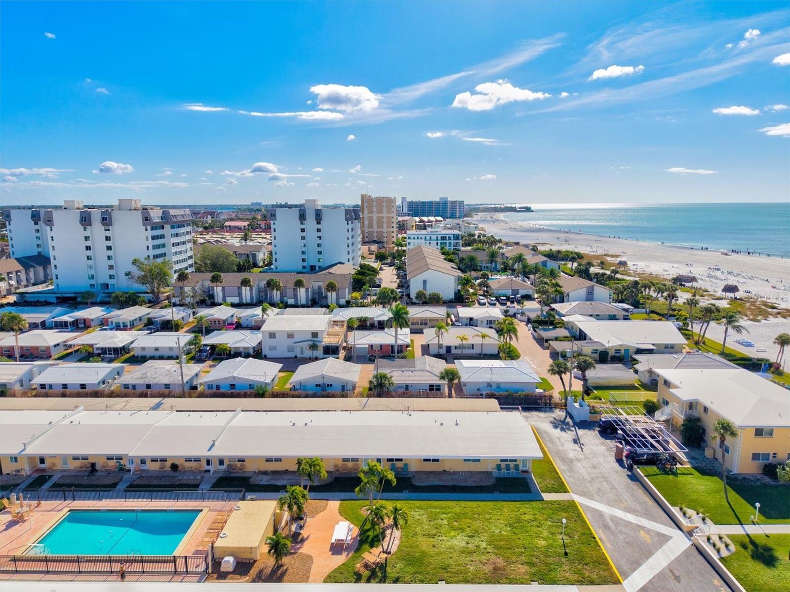 Image 43 of 66 For 6006 Midnight Pass Road 44