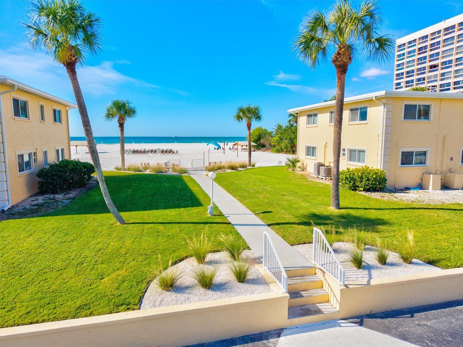 Image 46 of 66 For 6006 Midnight Pass Road 44