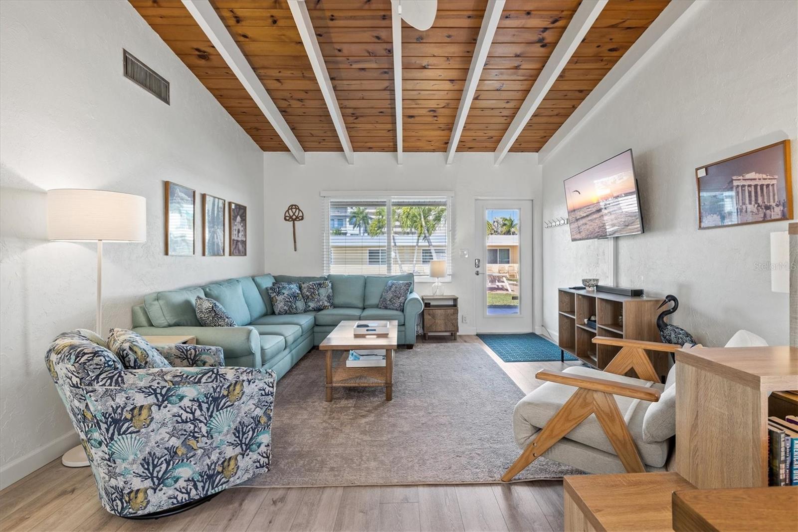 Image 5 of 66 For 6006 Midnight Pass Road 44