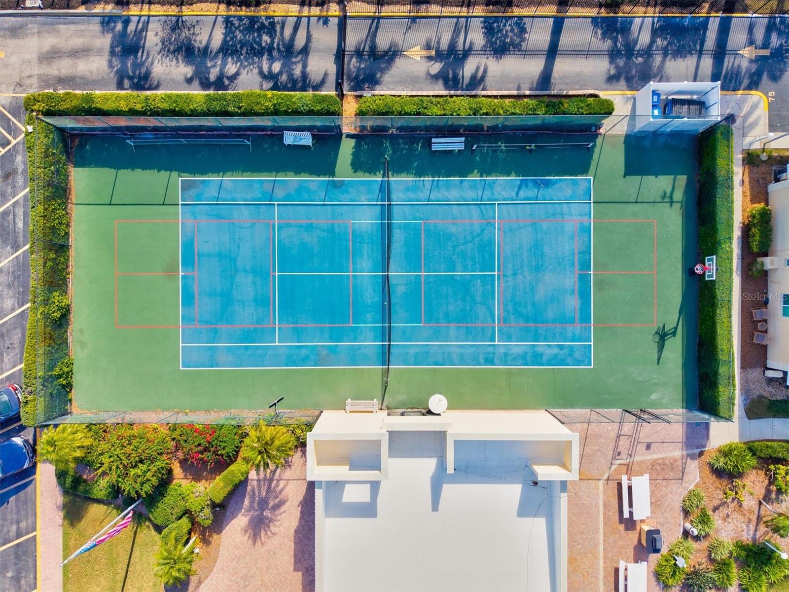 Image 51 of 66 For 6006 Midnight Pass Road 44