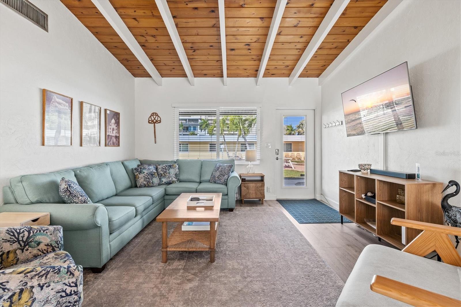 Image 6 of 66 For 6006 Midnight Pass Road 44